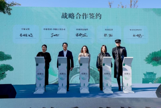 1764428425-045b92b4b4a442a 1764428425-045b92b4b4a442a