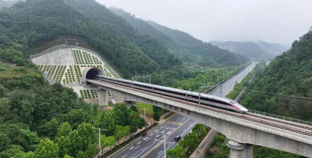 高铁穿秦岭入画来 商洛向全国发出山水美食康养之约